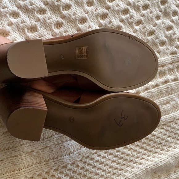 DKNY Cavi  Brown leather  Mule block heel sandal - Picture 7 of 8